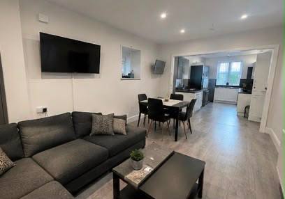 Finished contemporary kitchen